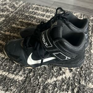 Nike Sports performance cleats size big boys US 3.5
